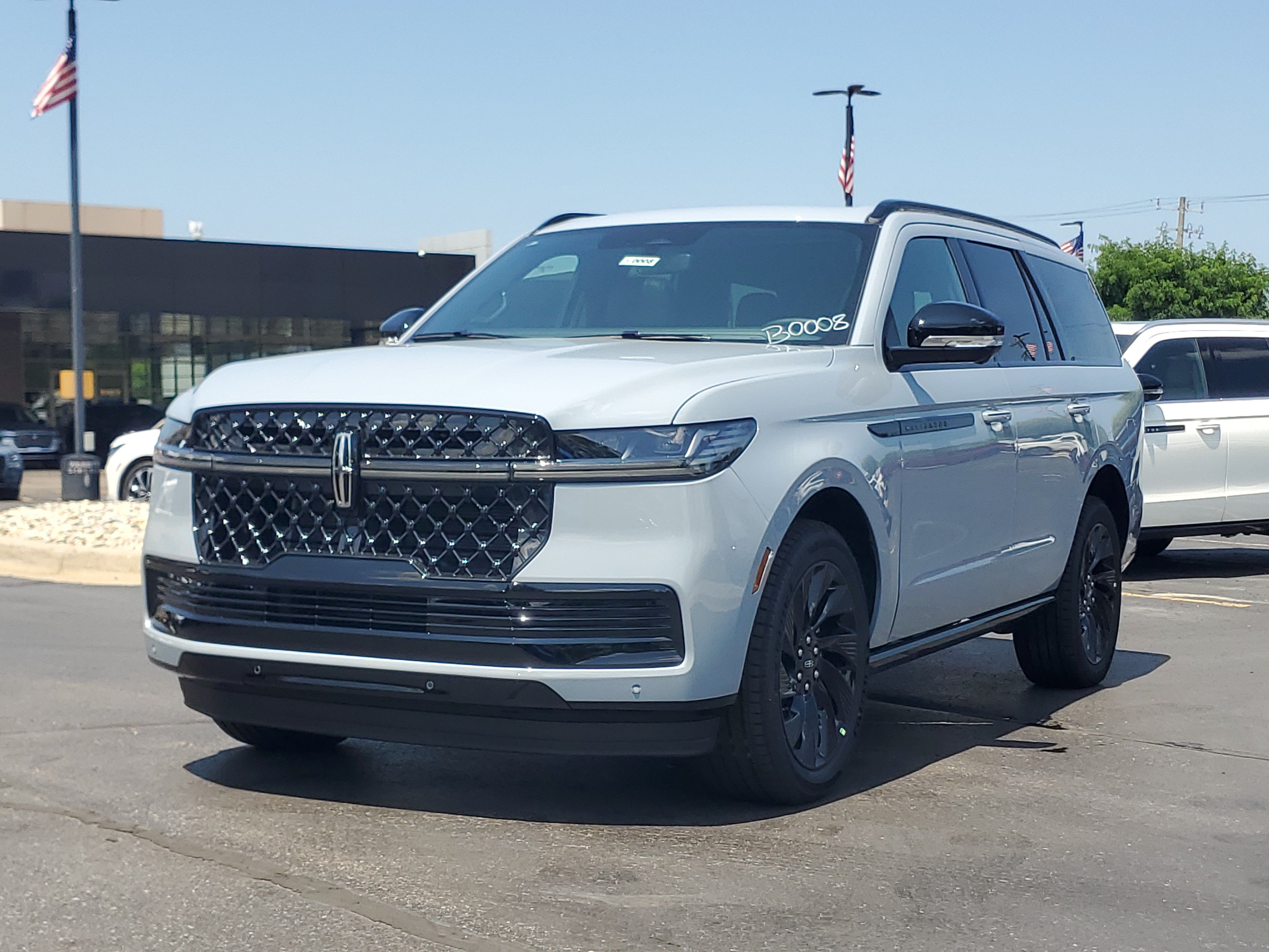 New 2027 Lincoln Navigator Reserve w/ Jet Appearance Package AWD/4WD video 2