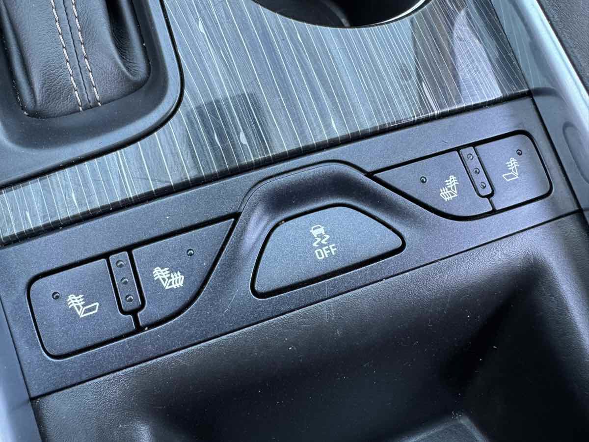 Used 2017 Chevrolet Impala Premier FWD image 28