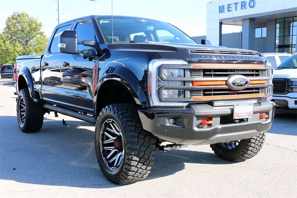 New 2026 Ford F250 Lariat w/ Black Appearance Package image 4