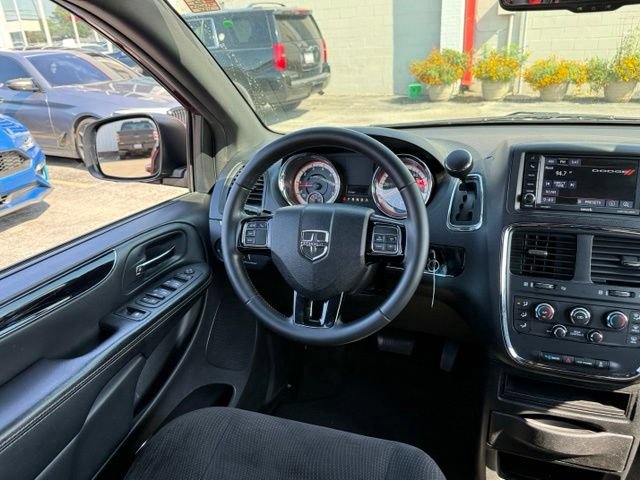 Used 2017 Dodge Grand Caravan SE FWD image 37