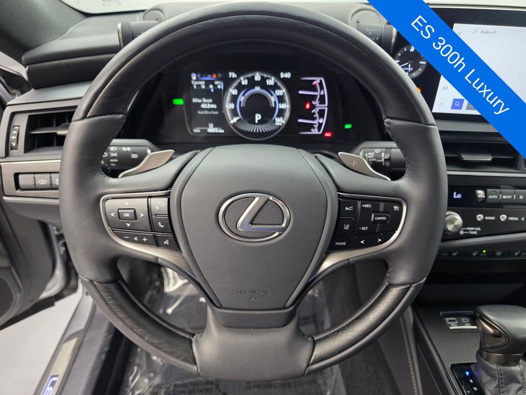 Used 2025 Lexus ES 300h w/ Technology Package image 18