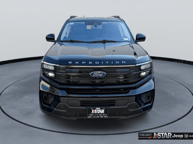 Used 2025 Ford Expedition Active AWD/4WD image 2