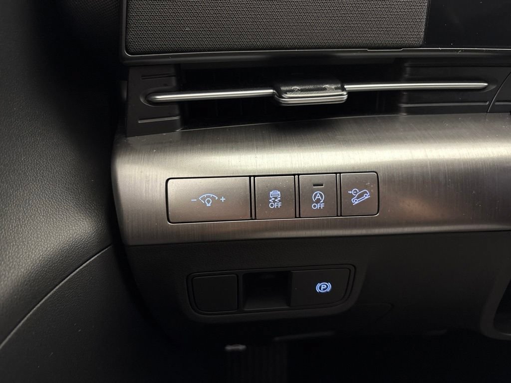 Used 2025 Hyundai Kona SE FWD image 34