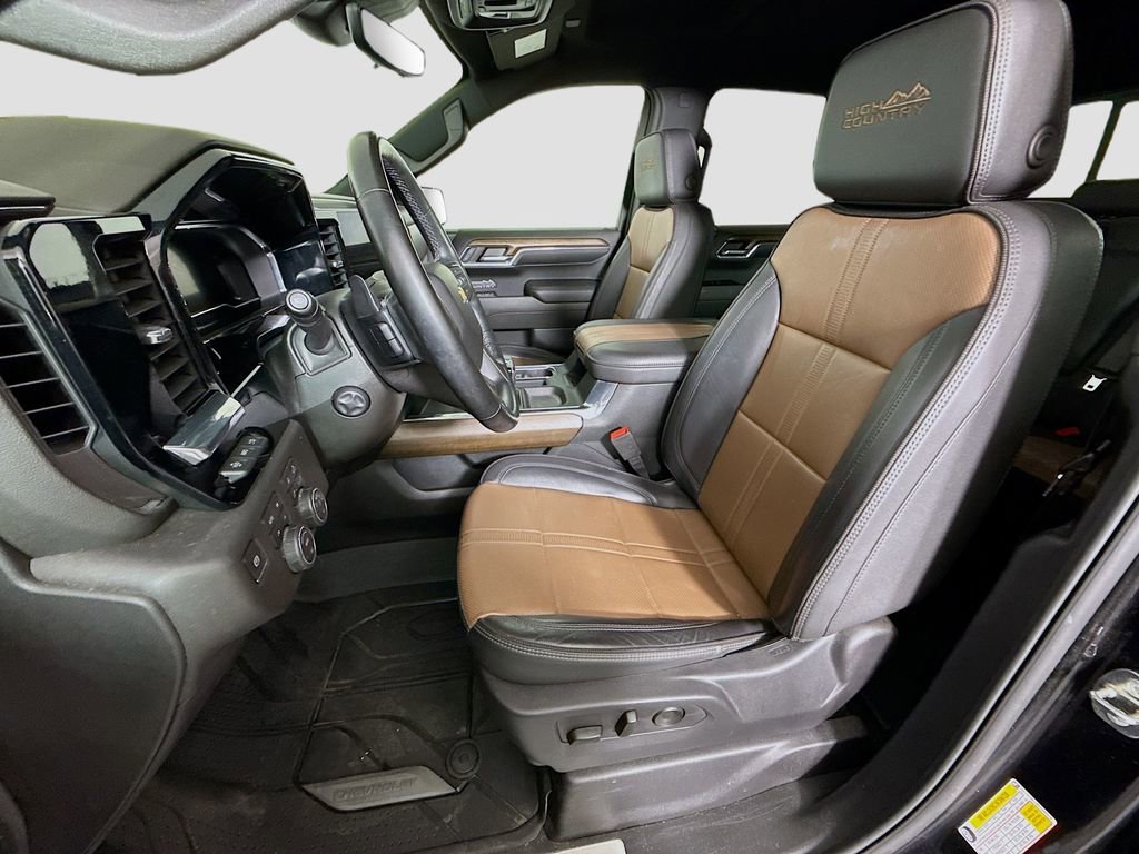 Used 2024 Chevrolet Silverado 1500 High Country w/ Technology Package AWD/4WD image 21