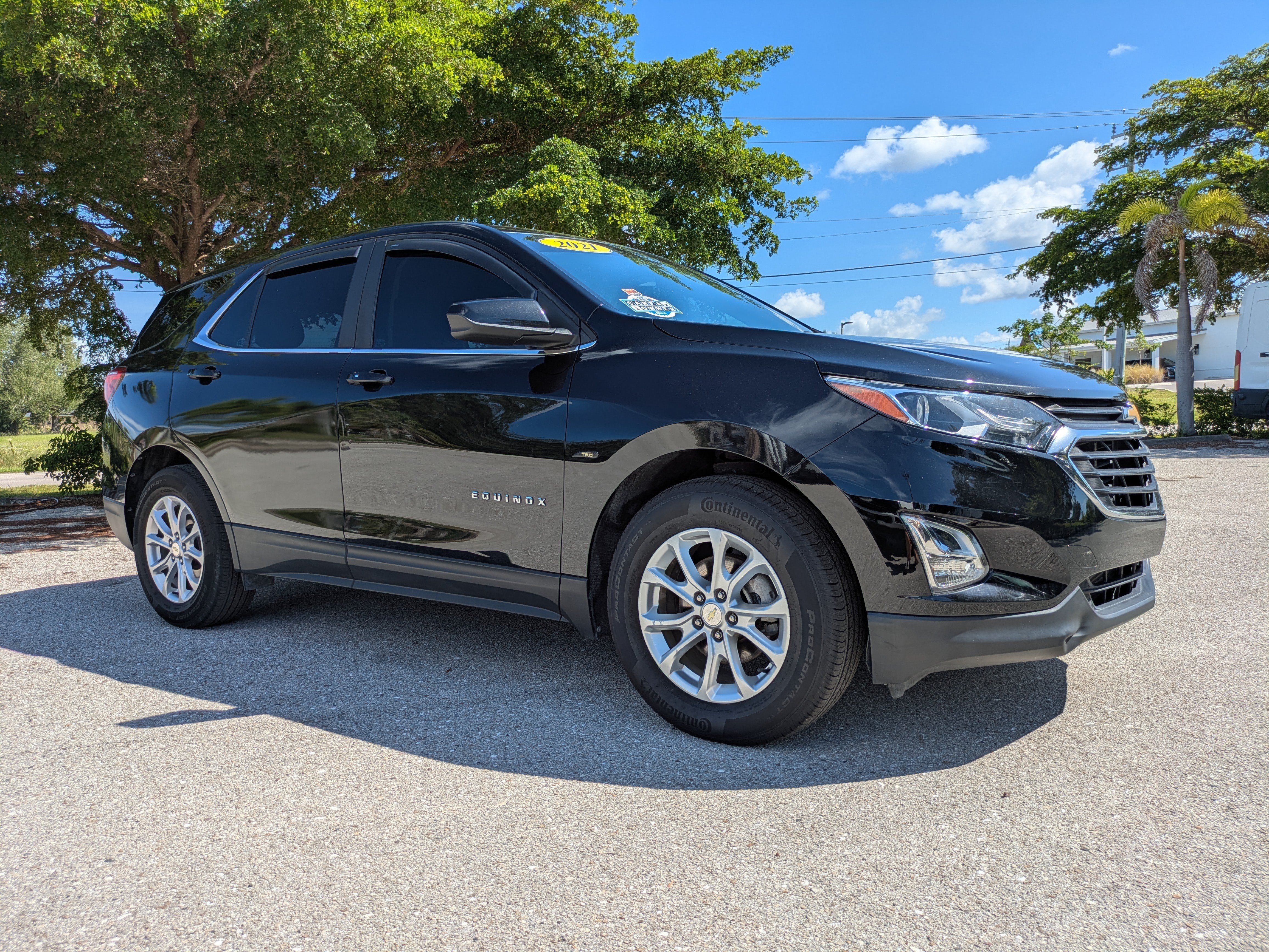 Used 2021 Chevrolet Equinox LT FWD image 2
