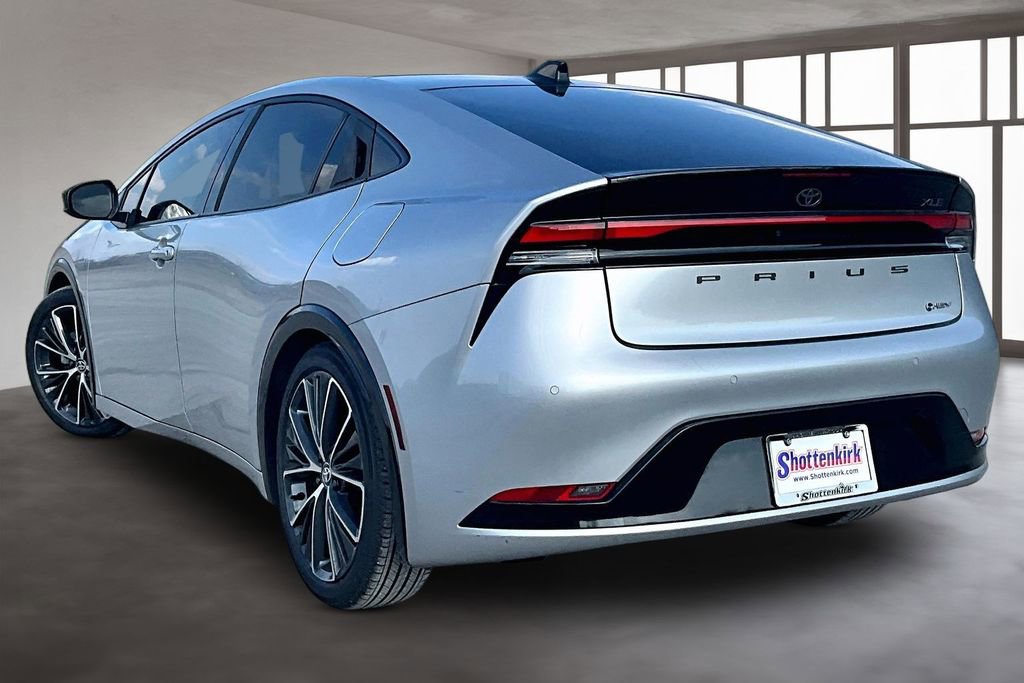 Used 2023 Toyota Prius XLE image 4