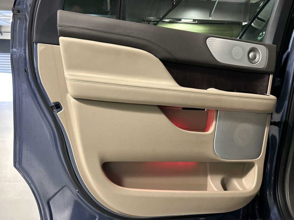 Used 2023 Lincoln Navigator L Reserve AWD/4WD image 21