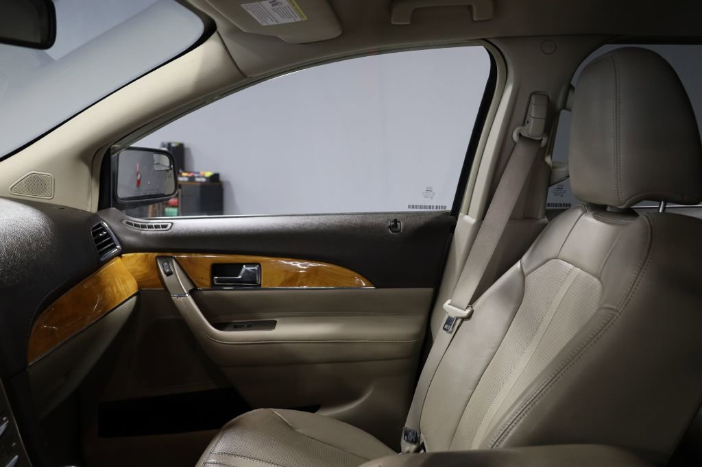 Used 2011 Lincoln MKX 2WD w/ Wood Pkg image 19