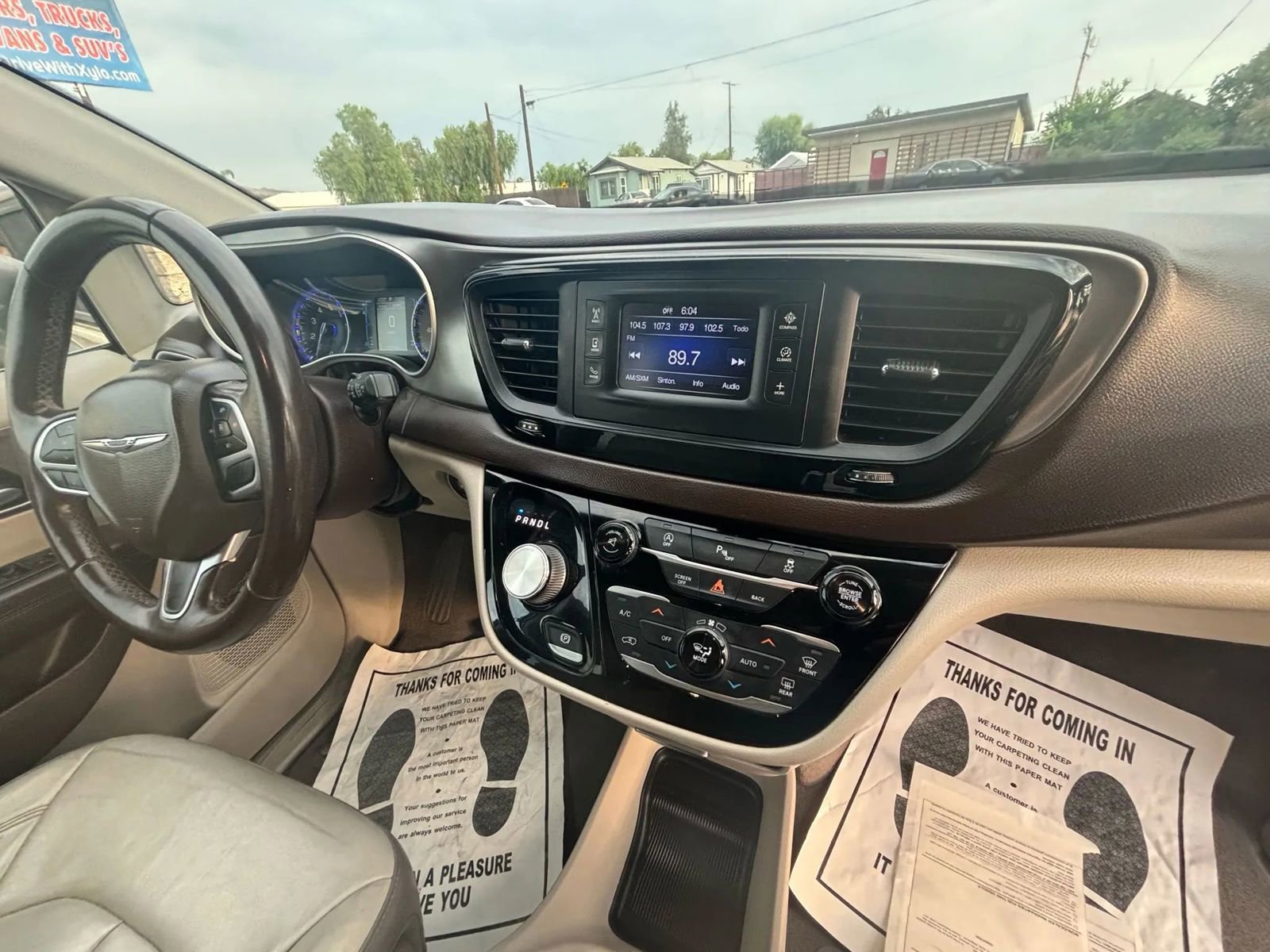 Used 2017 Chrysler Pacifica Touring-L image 33