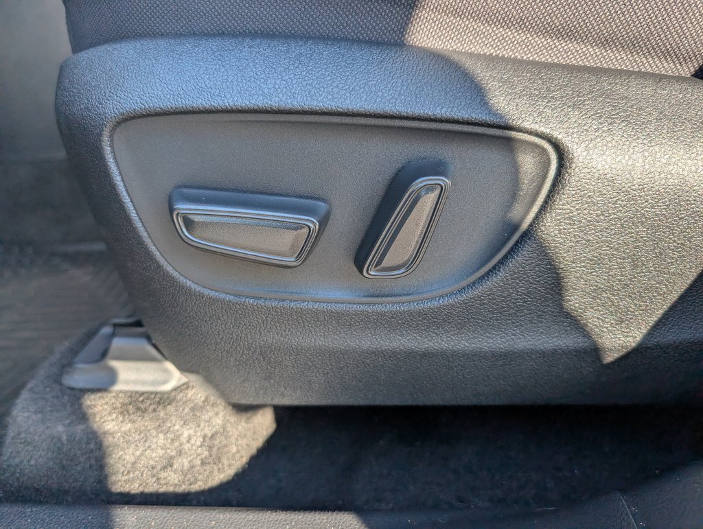 Used 2024 Toyota Highlander LE image 18