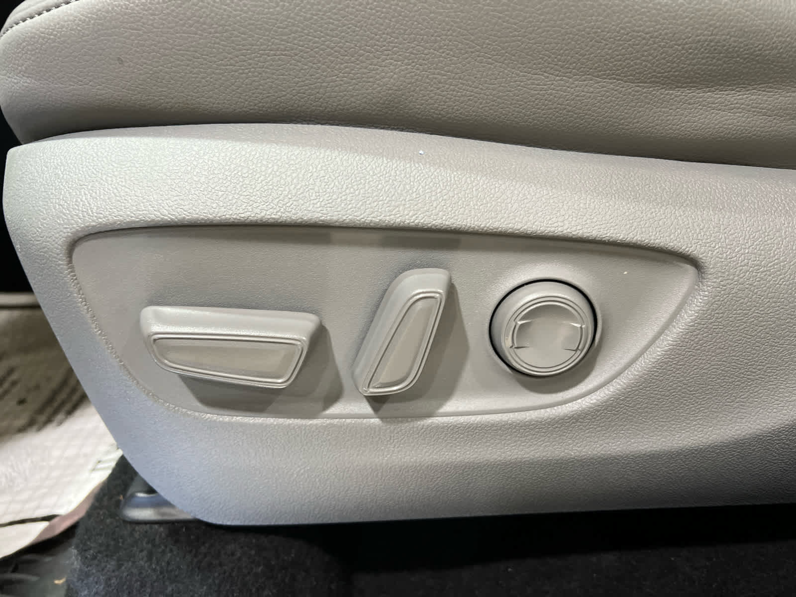 Used 2023 Toyota Highlander Limited image 15