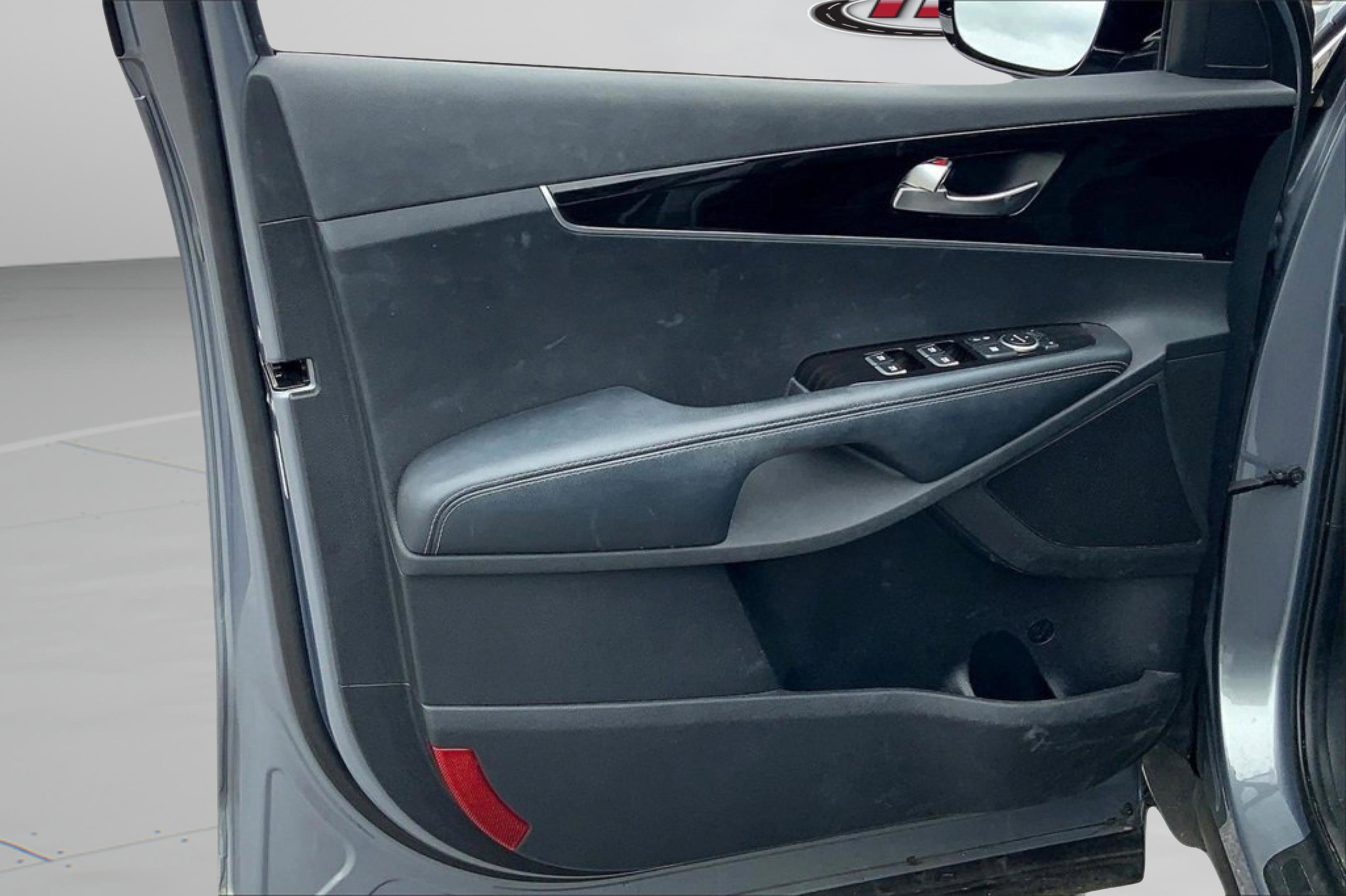 Used 2020 Kia Sorento LX image 24