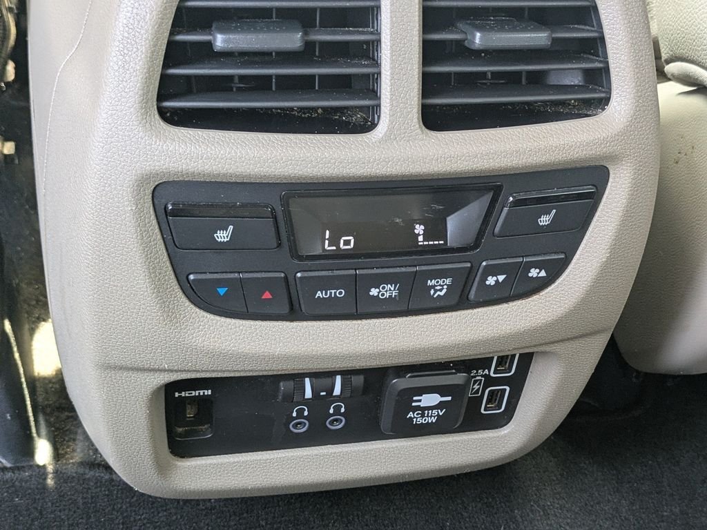 Used 2019 Honda Pilot Touring image 17