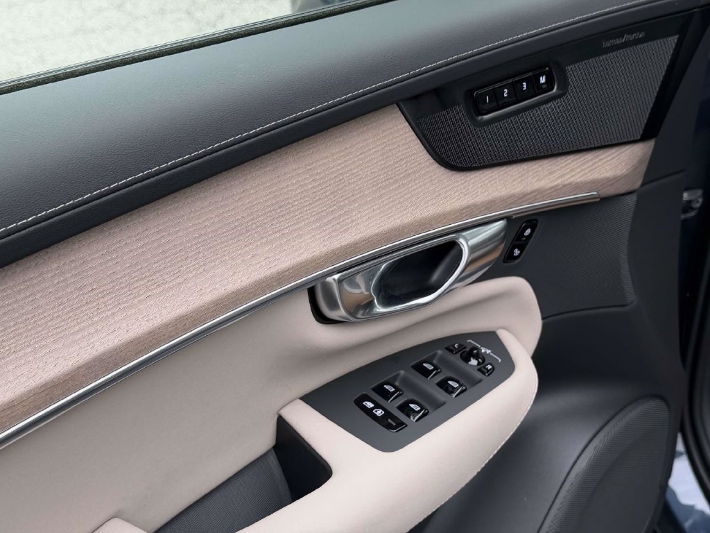 New 2026 Volvo XC90 B6 Ultra w/ Protection Package Premier AWD/4WD image 17