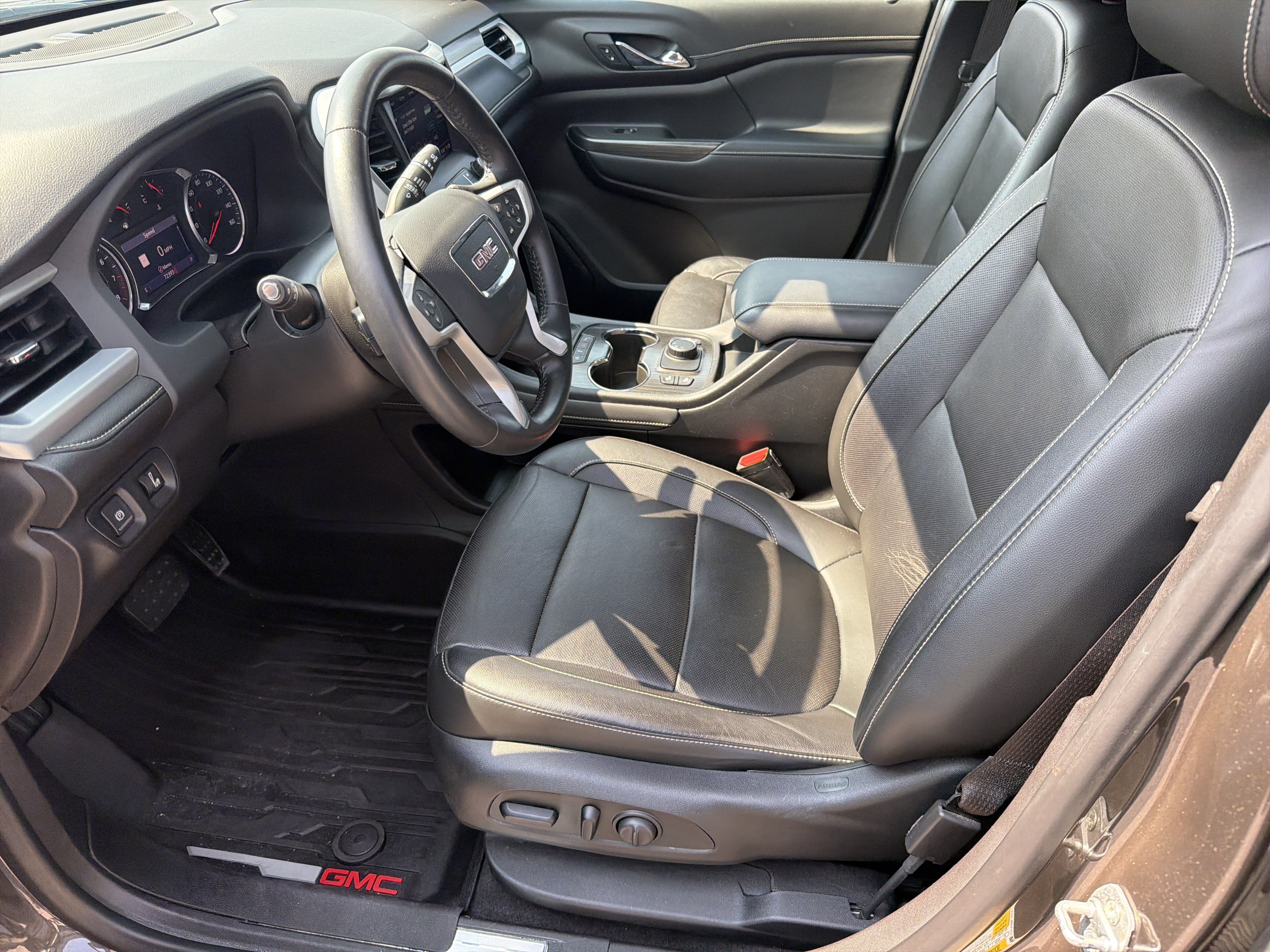 Certified 2020 GMC Acadia SLT w/ LPO, Floor Liner Package FWD image 10