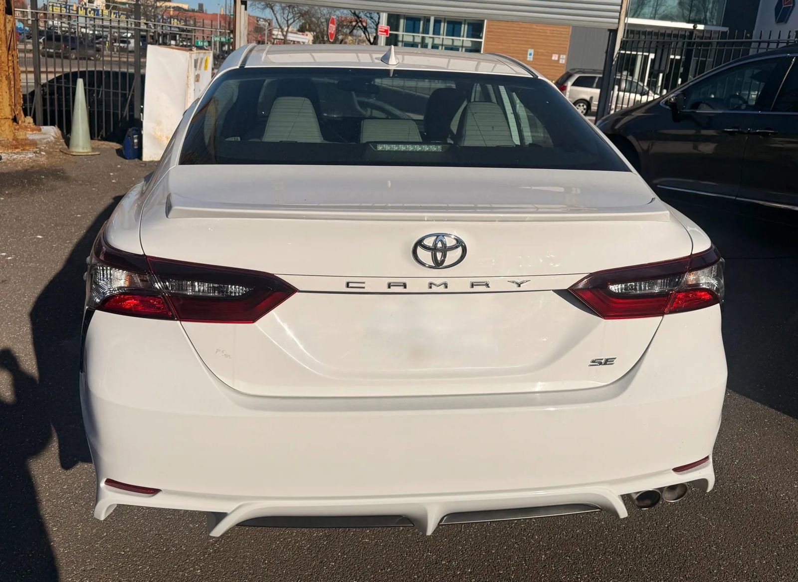 Used 2021 Toyota Camry SE FWD image 6