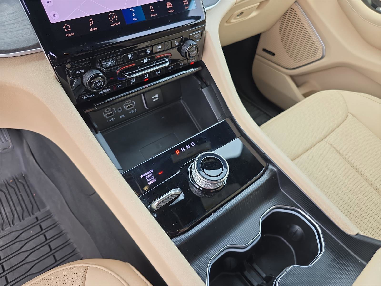 Used 2025 Jeep Grand Cherokee Limited w/ Luxury Tech Group II image 29