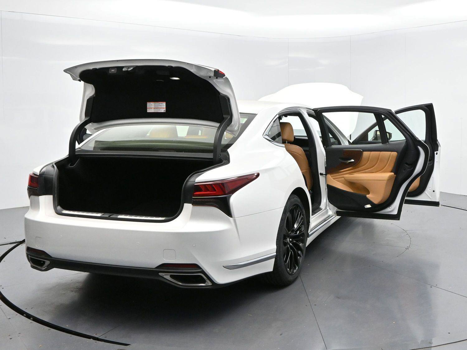 Used 2022 Lexus LS 500 w/ Accessory Package (Z1) image 35