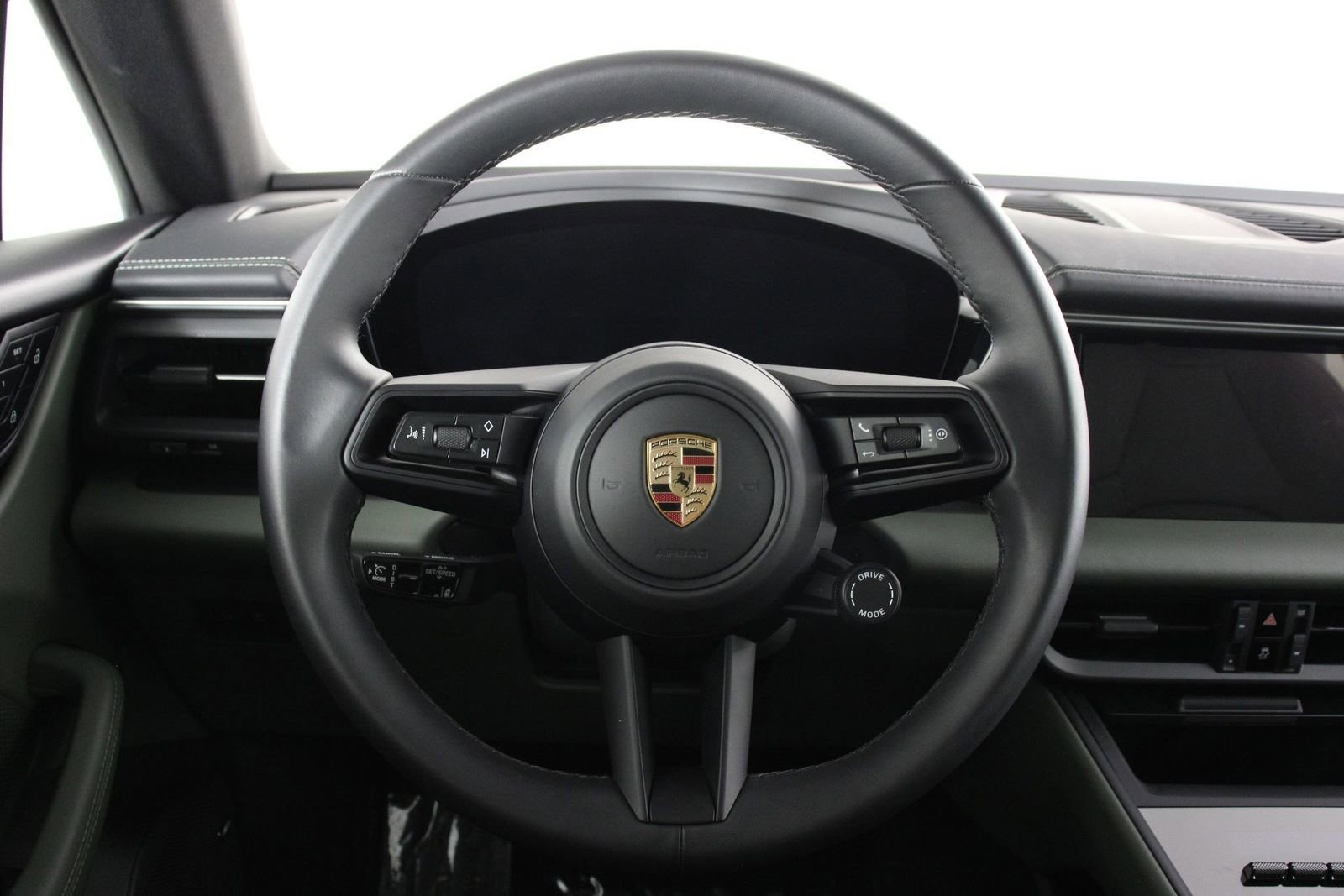 Certified 2025 Porsche Macan 4 Electric AWD/4WD image 12