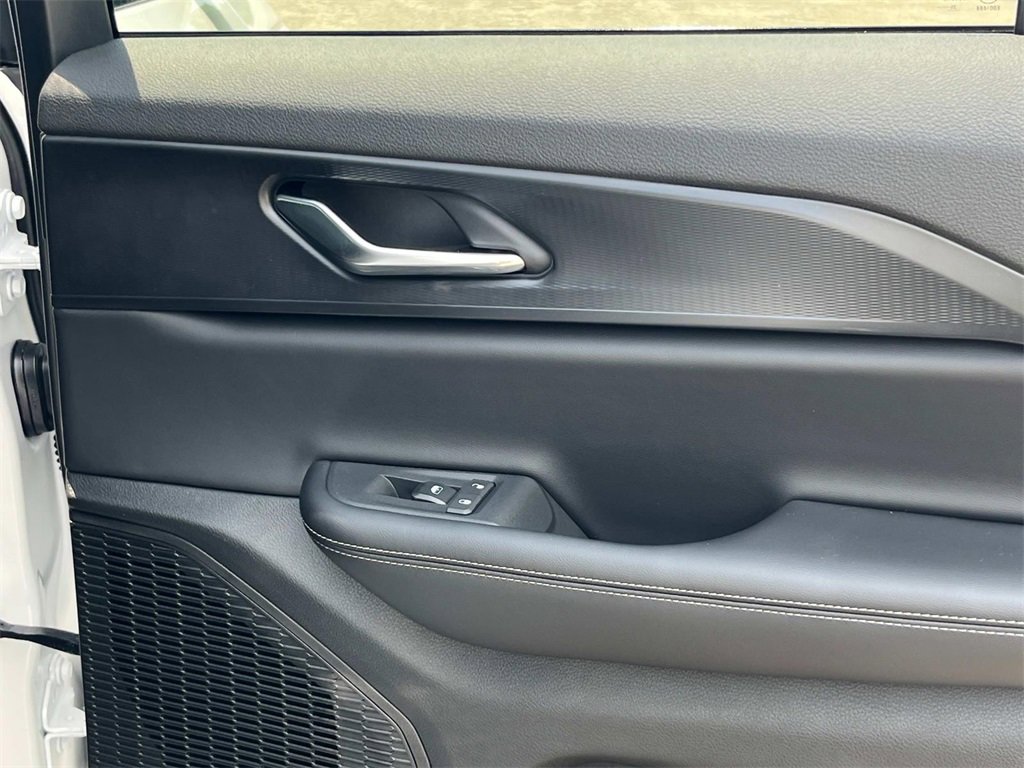 New 2025 Jeep Grand Cherokee Altitude image 17