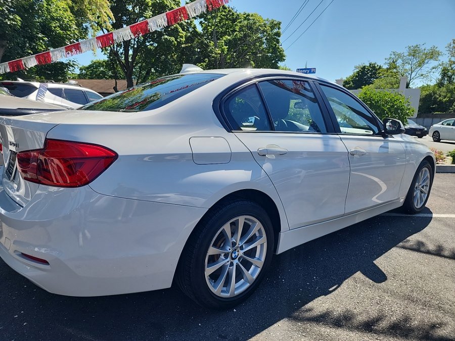 Used 2016 BMW 320i xDrive Sedan AWD/4WD image 11