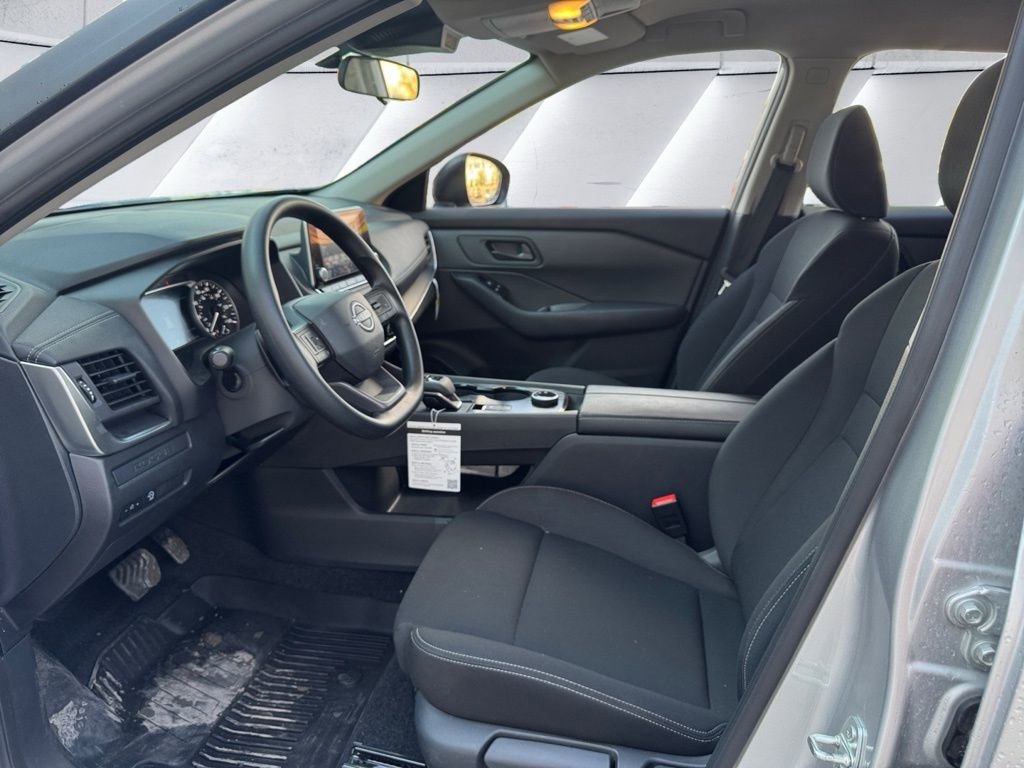 Used 2025 Nissan Rogue S image 7