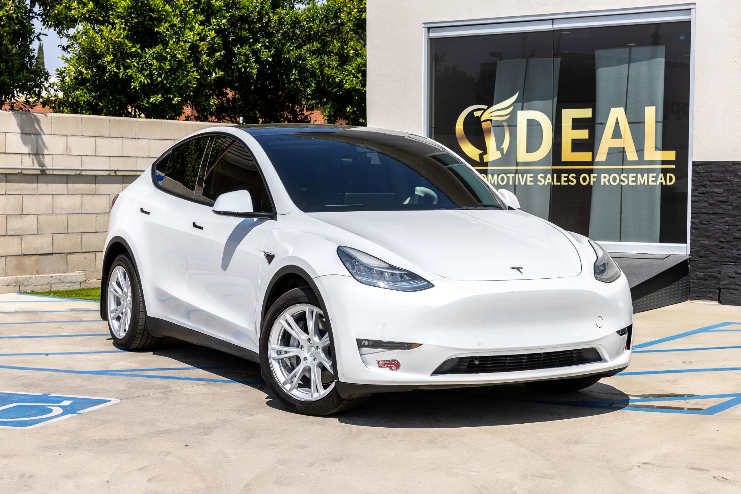 Used 2021 Tesla Model Y Long Range AWD/4WD image 2