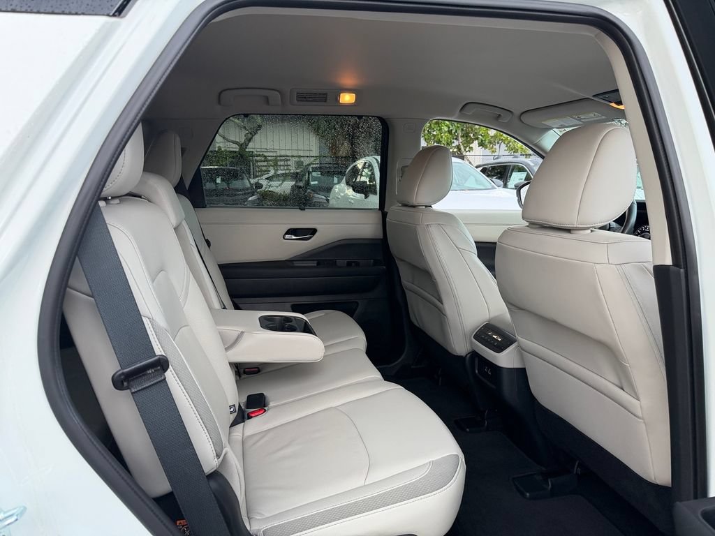 Certified 2024 Nissan Pathfinder SL FWD image 15