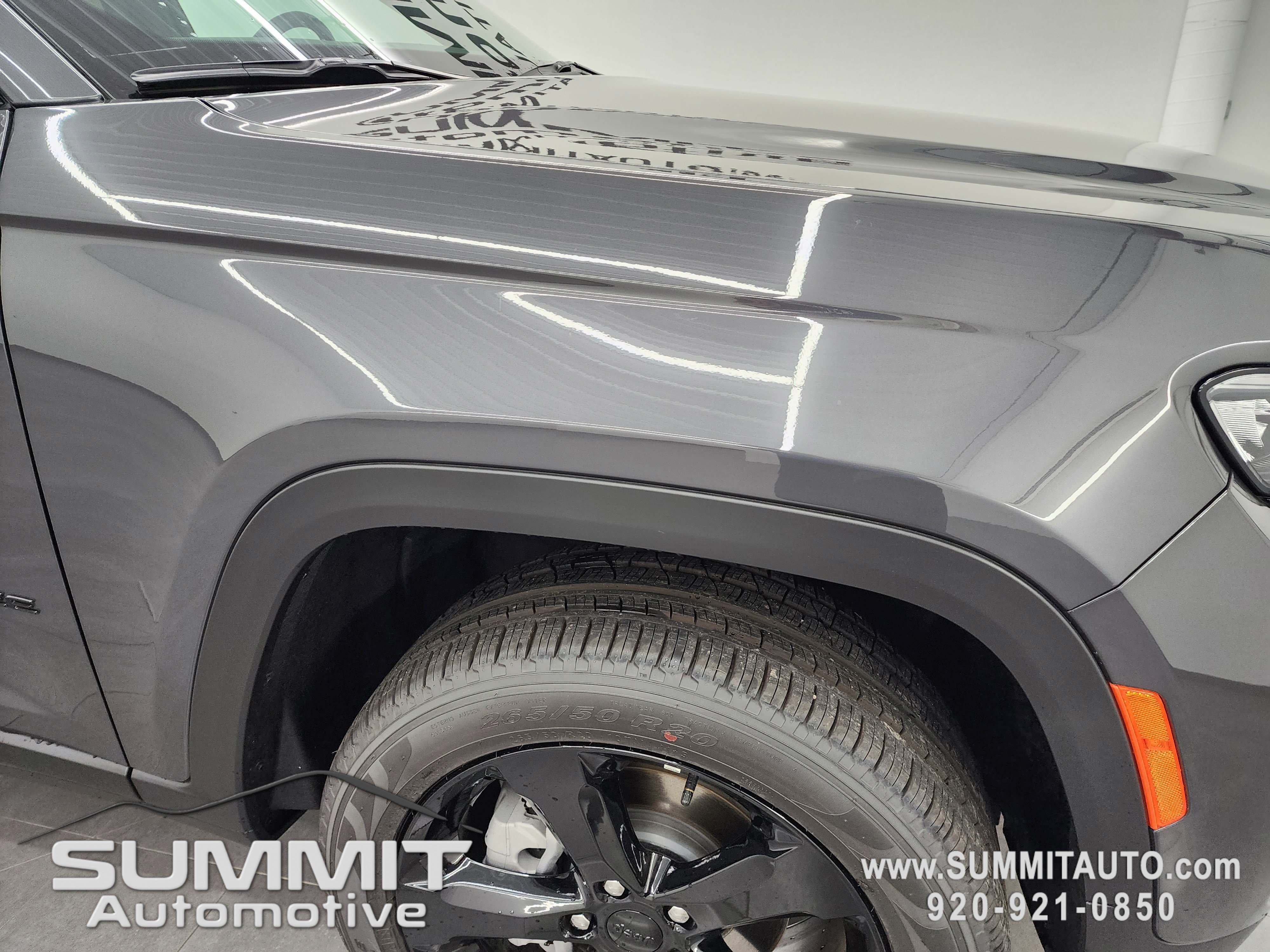 New 2025 Jeep Grand Cherokee Limited w/ Black Appearance Package image 22