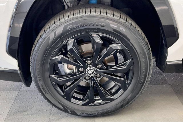 Used 2023 Toyota RAV4 XSE AWD/4WD image 8