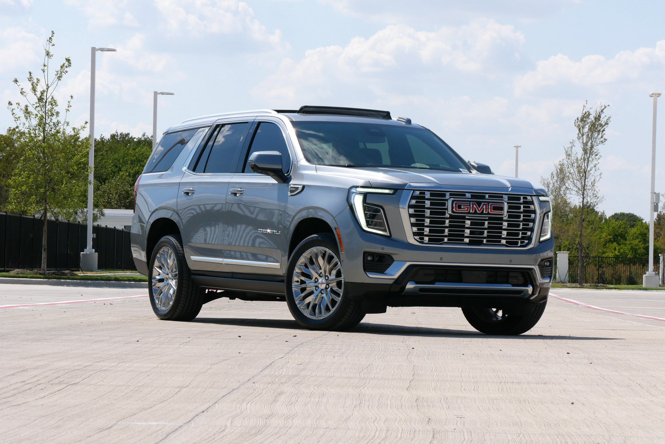Used 2025 GMC Yukon Denali w/ Sun & Power Step Package AWD/4WD image 2