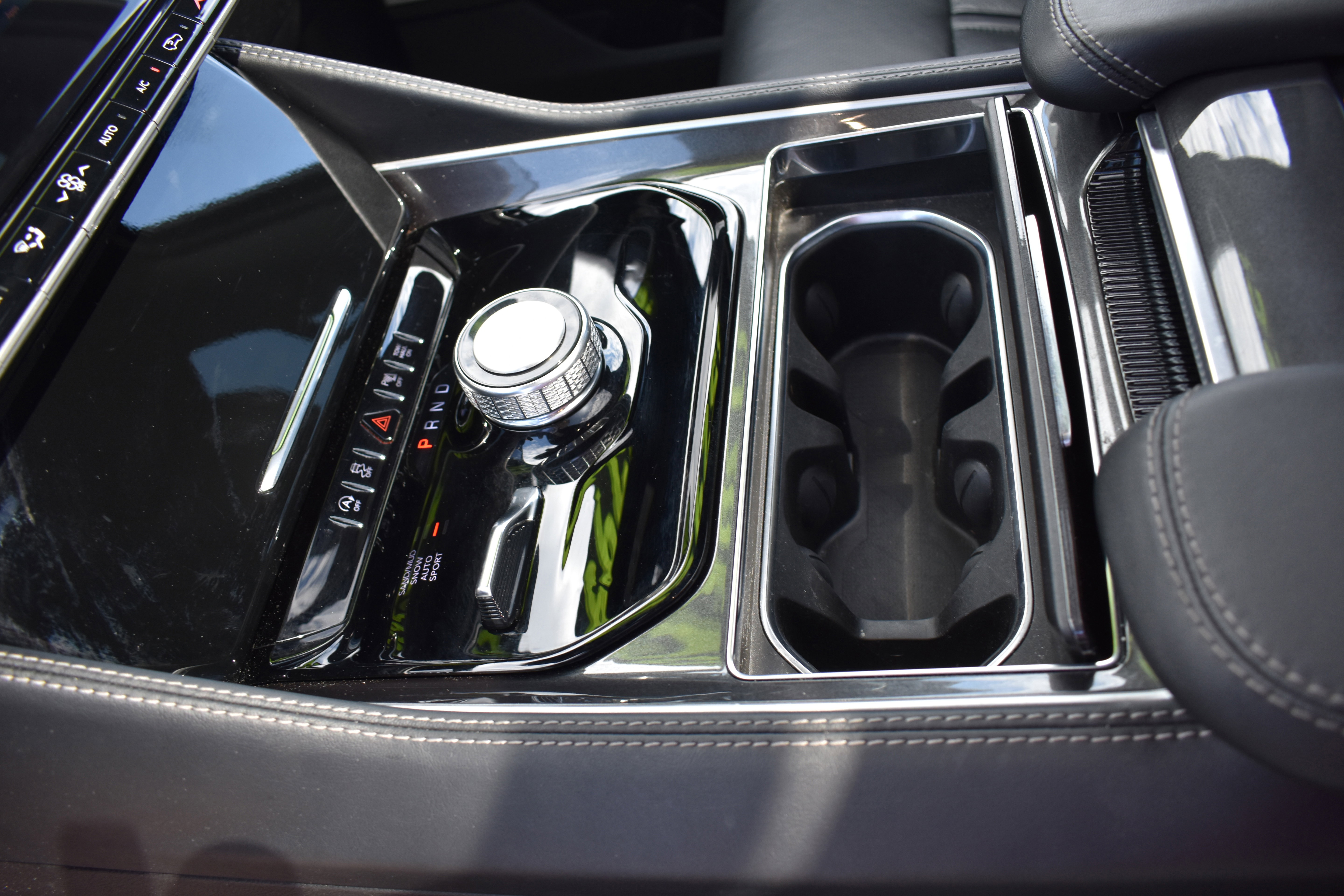 Used 2024 Jeep Wagoneer 4WD w/ Premium Group I image 23