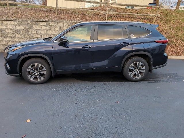 Used 2023 Toyota Highlander XLE image 6