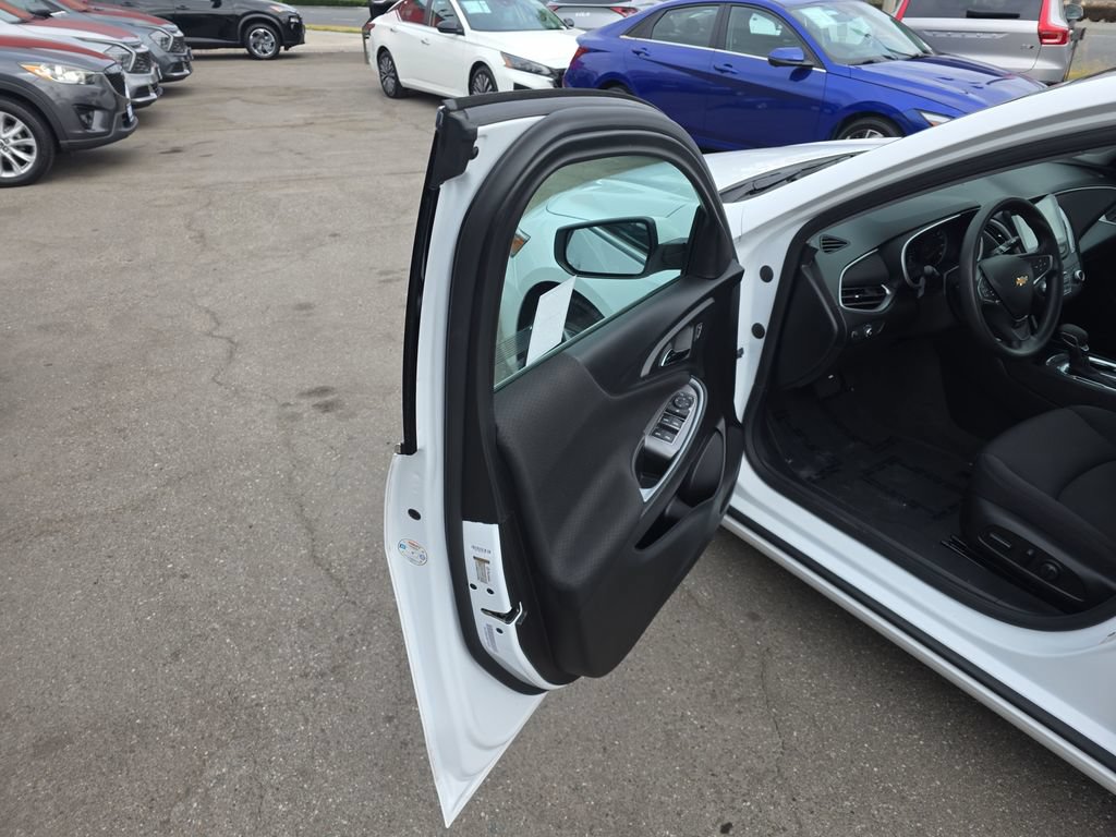 Used 2024 Chevrolet Malibu LT FWD image 10