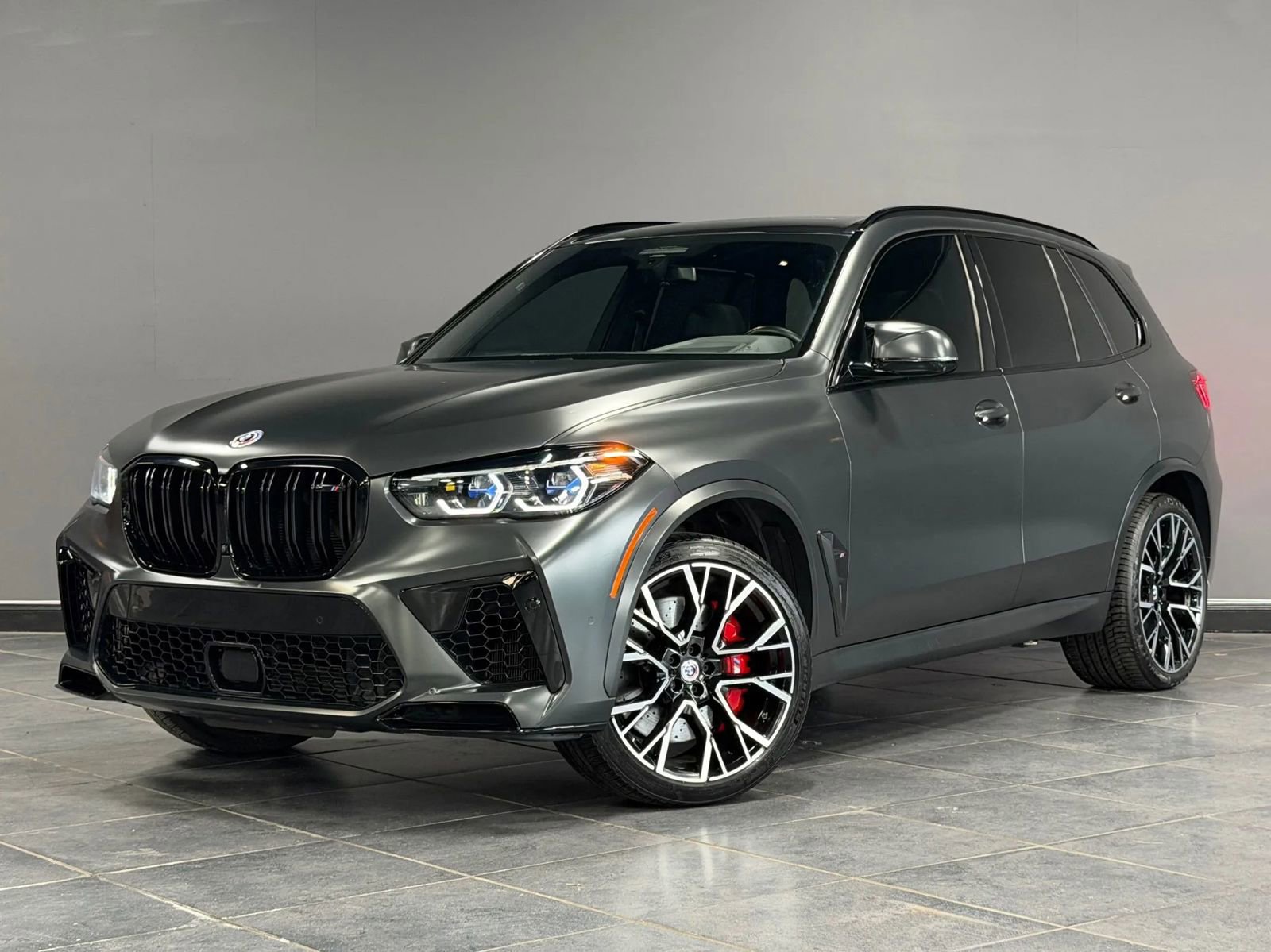 Used 2023 BMW X5 M w/ Competition Package image 1
