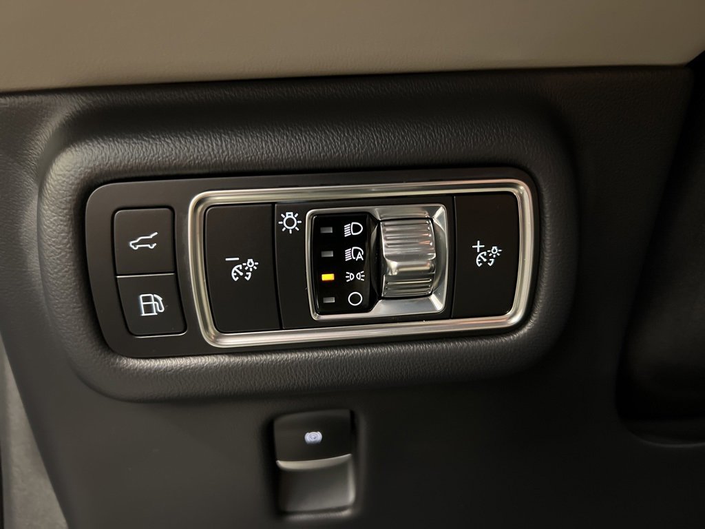 Certified 2025 Lincoln Nautilus Reserve image 27