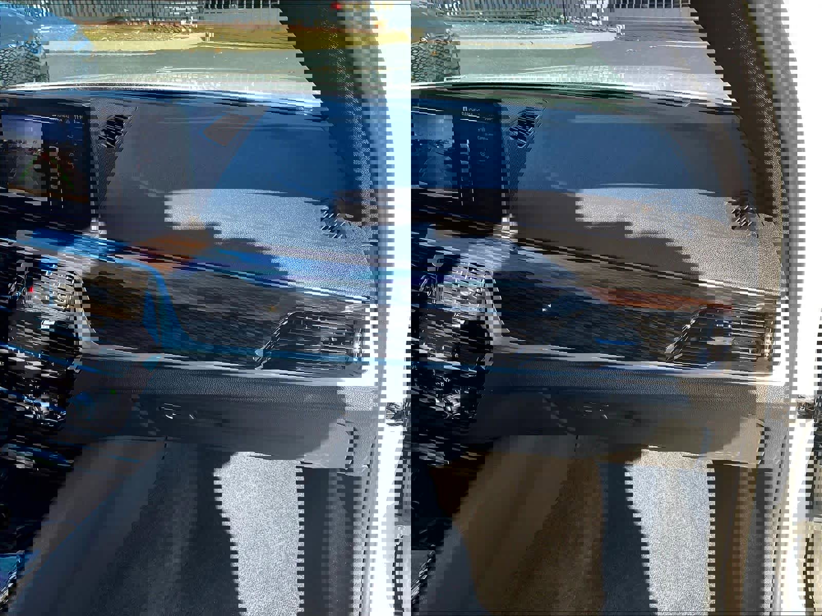 Used 2023 BMW 540i w/ Premium Package image 21