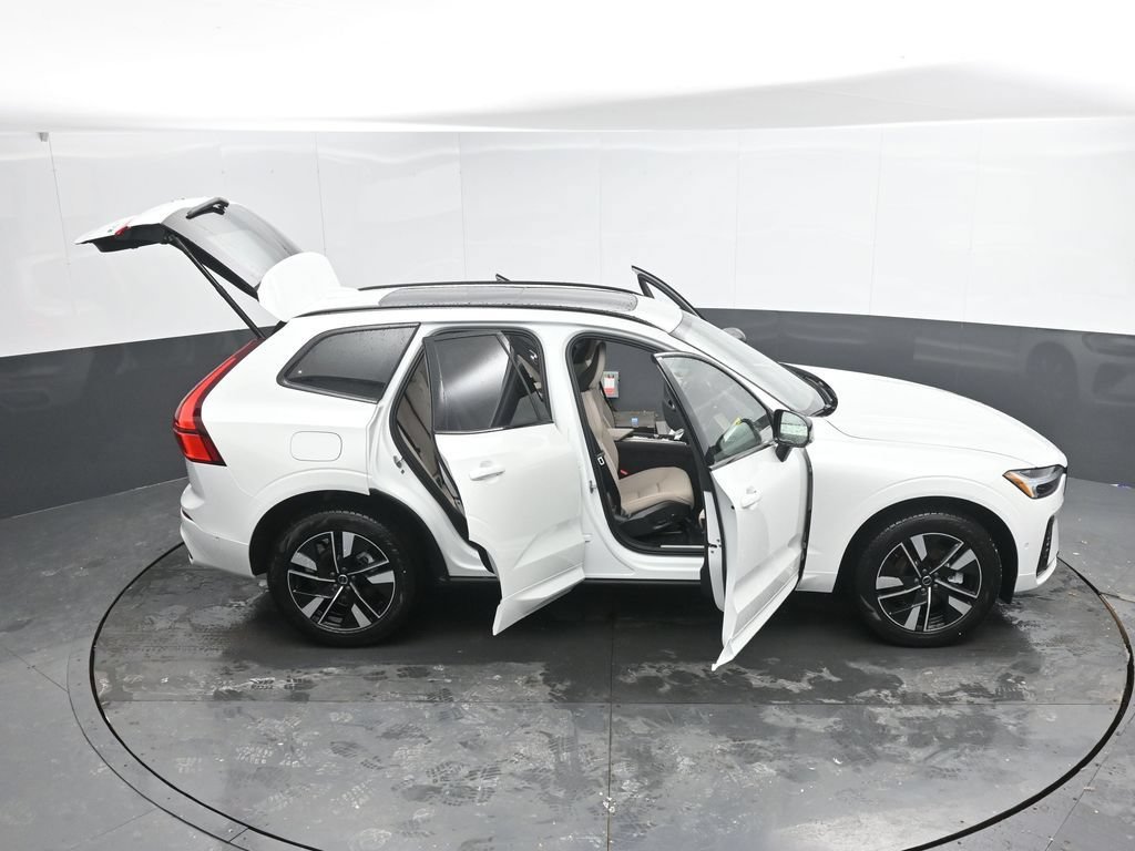 New 2026 Volvo XC60 B5 Plus w/ Protection Package Premier AWD/4WD image 47