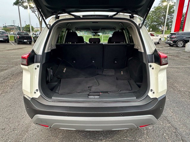 Used 2023 Nissan Rogue SV AWD/4WD image 14