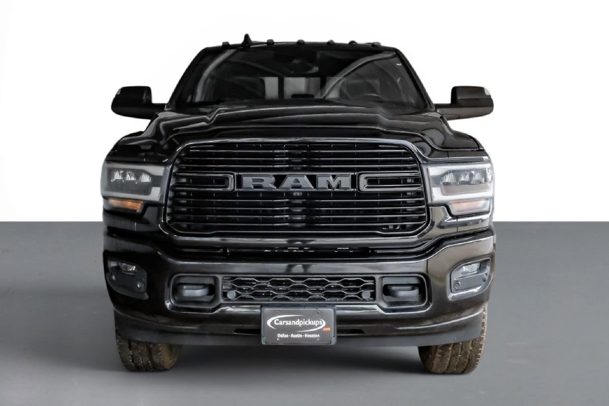 Used 2019 RAM 2500 Laramie w/ Black Appearance Package AWD/4WD image 3