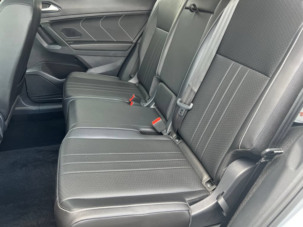 Used 2024 Volkswagen Tiguan SE R-Line AWD/4WD image 15