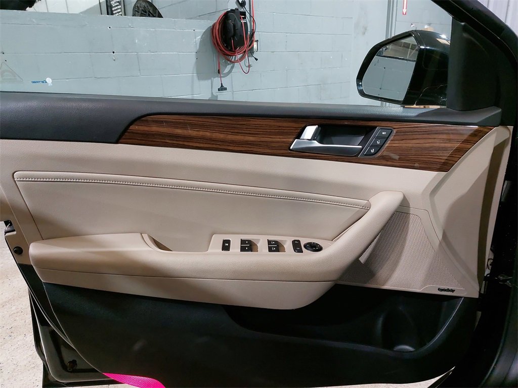 Used 2016 Hyundai Sonata Limited w/ Option Group 02 image 28