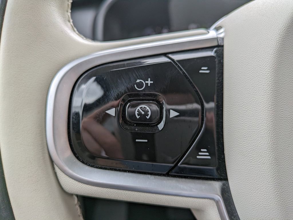 Certified 2022 Volvo XC90 T6 Momentum w/ Advanced Package image 26