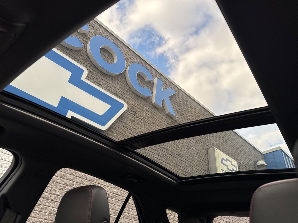 Used 2022 Chevrolet Equinox RS w/ Infotainment Package image 31