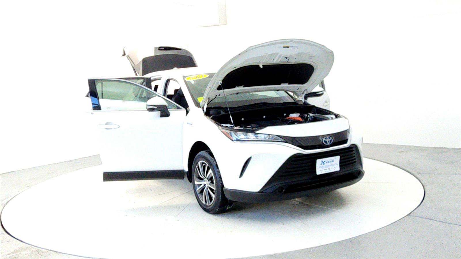 Used 2021 Toyota Venza LE w/ Carpet Mat Package (TMS) image 9