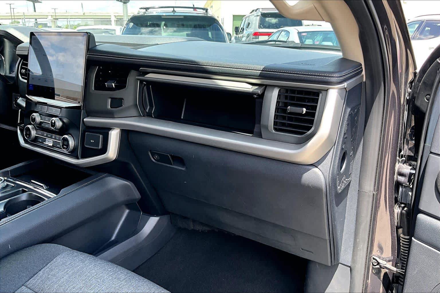 Used 2024 Ford Expedition XLT image 17