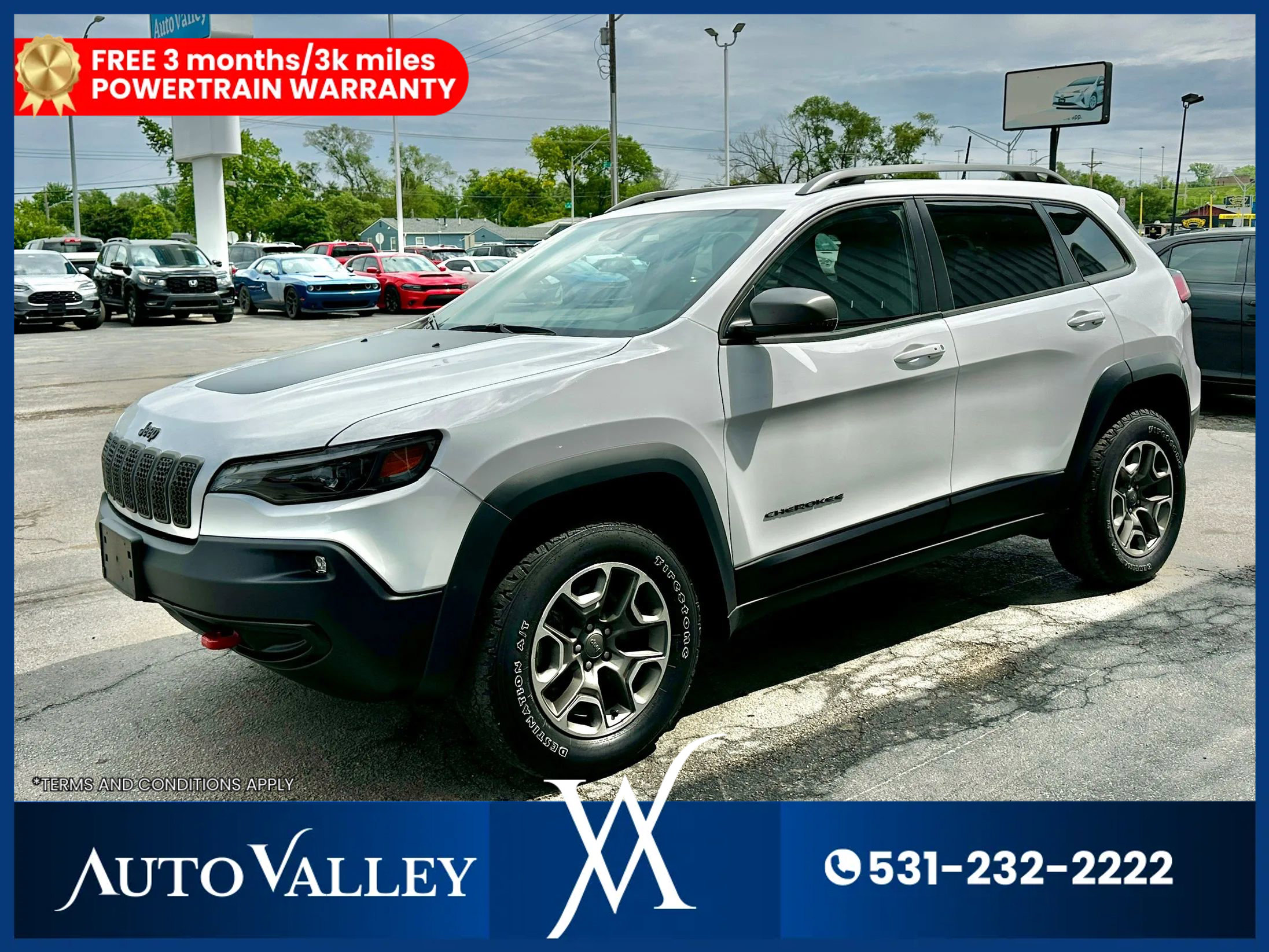 Used 2021 Jeep Cherokee Trailhawk image 3
