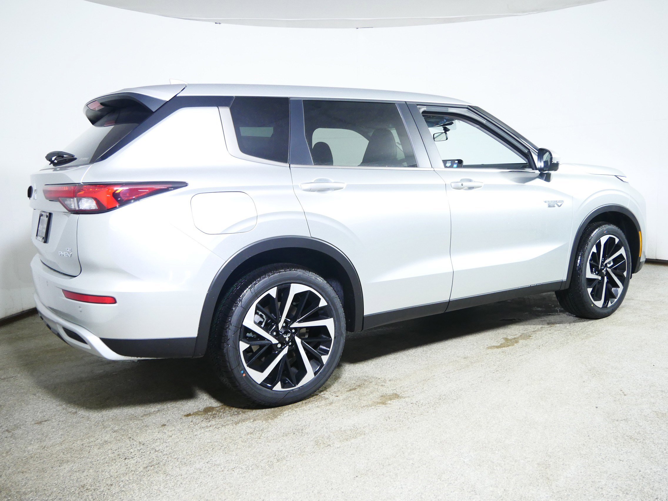 New 2025 Mitsubishi Outlander SE video 2