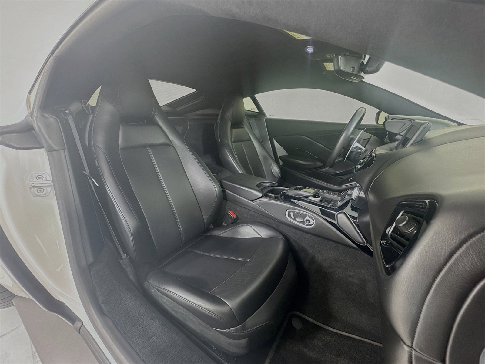 Used 2019 Aston Martin V8 Vantage Coupe image 10