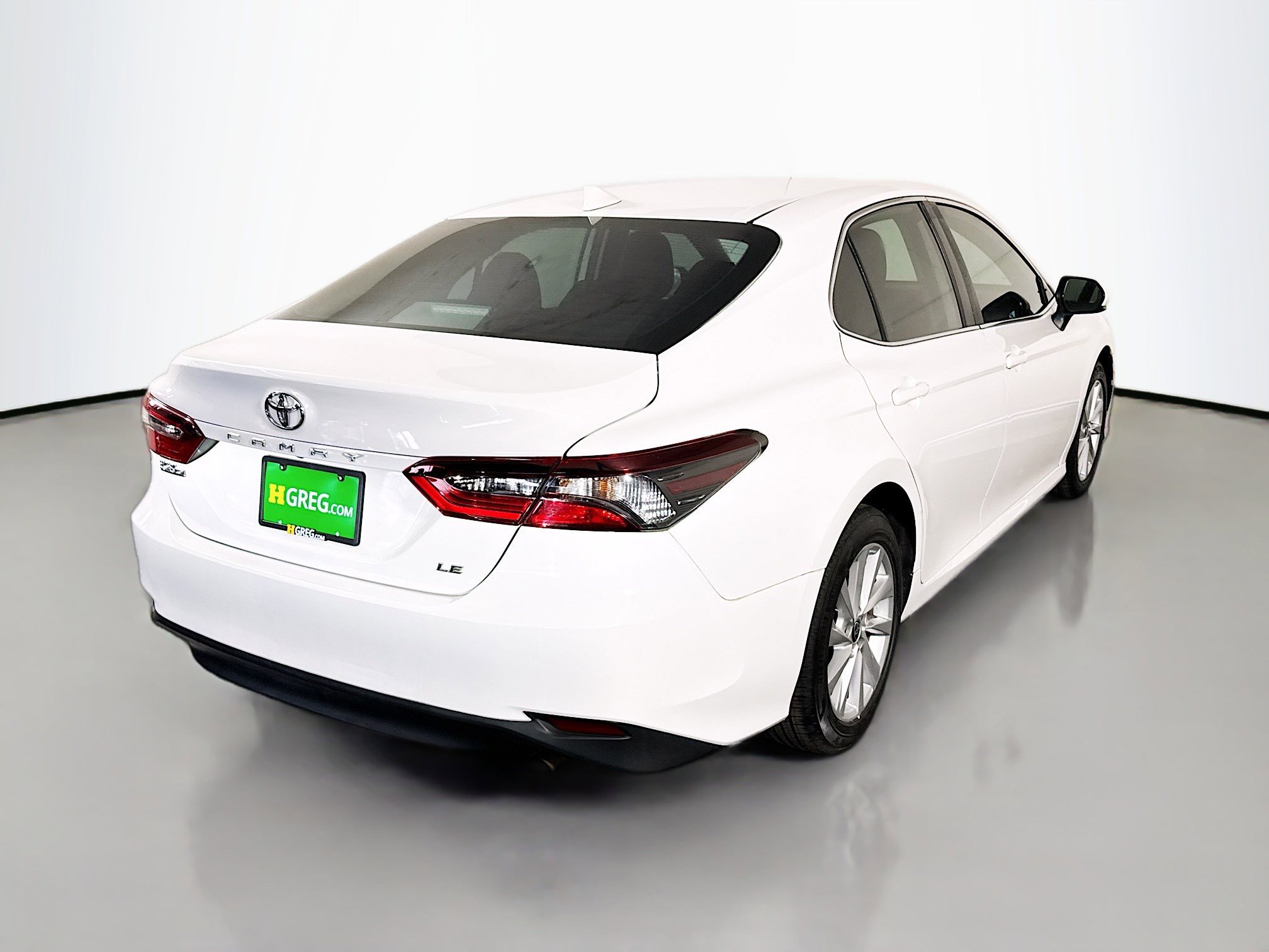 Used 2021 Toyota Camry LE image 10